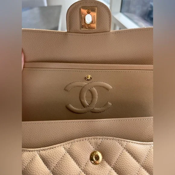 **sold Authentic Chanel classic medium double flap - Picture 6 of 11